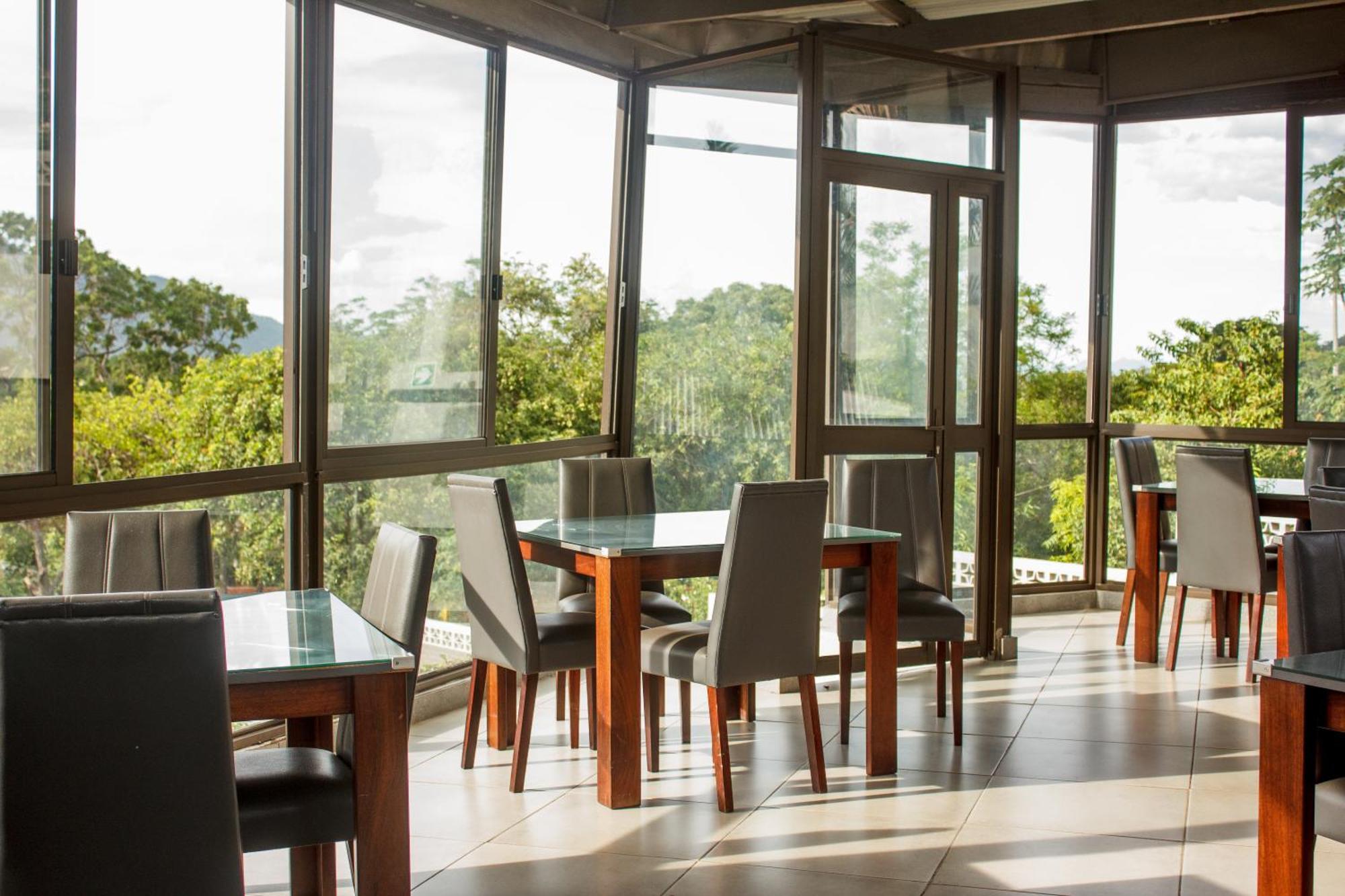 Cedar Place Limited Blantyre Exteriör bild