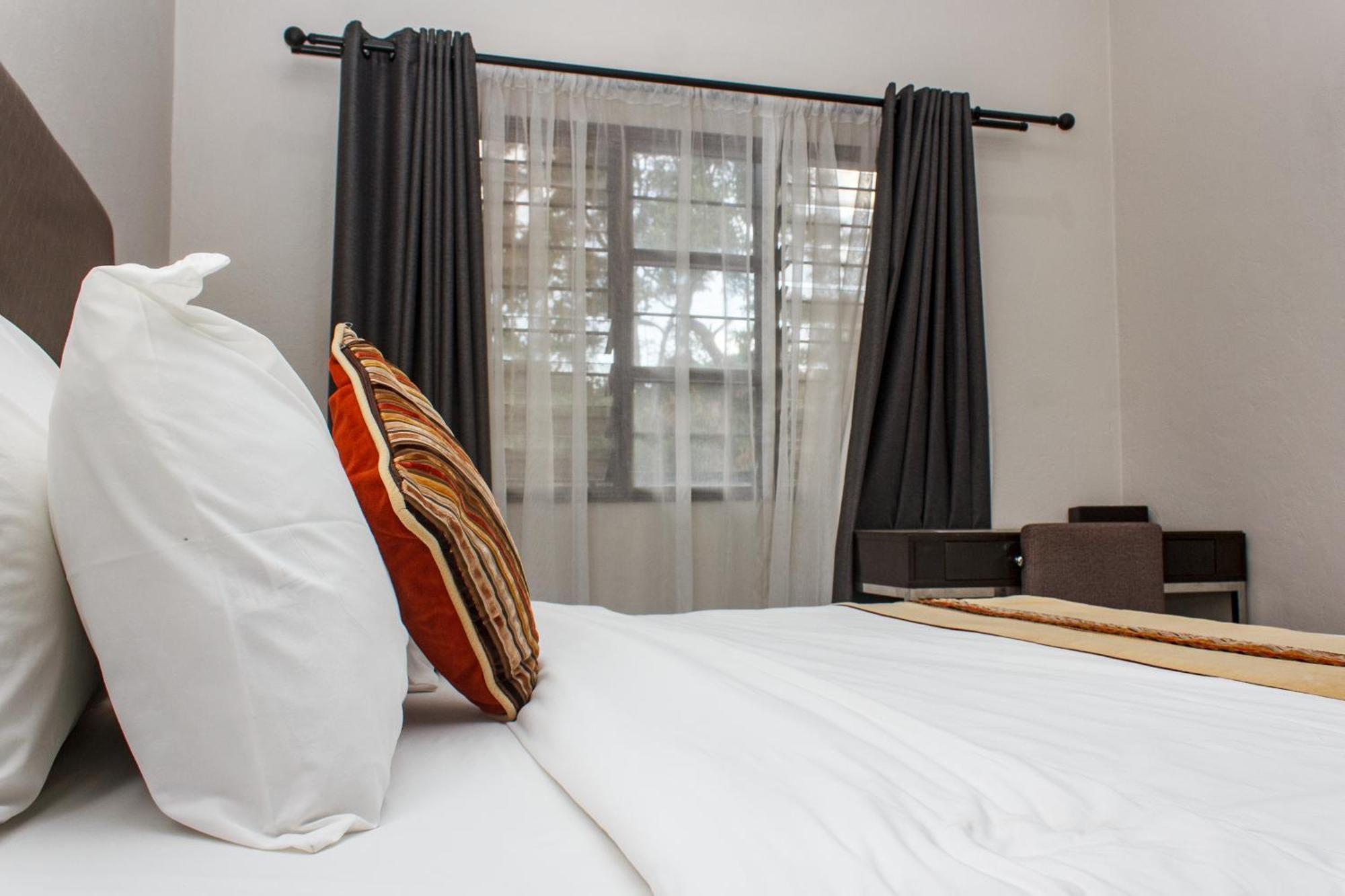 Cedar Place Limited Blantyre Exteriör bild